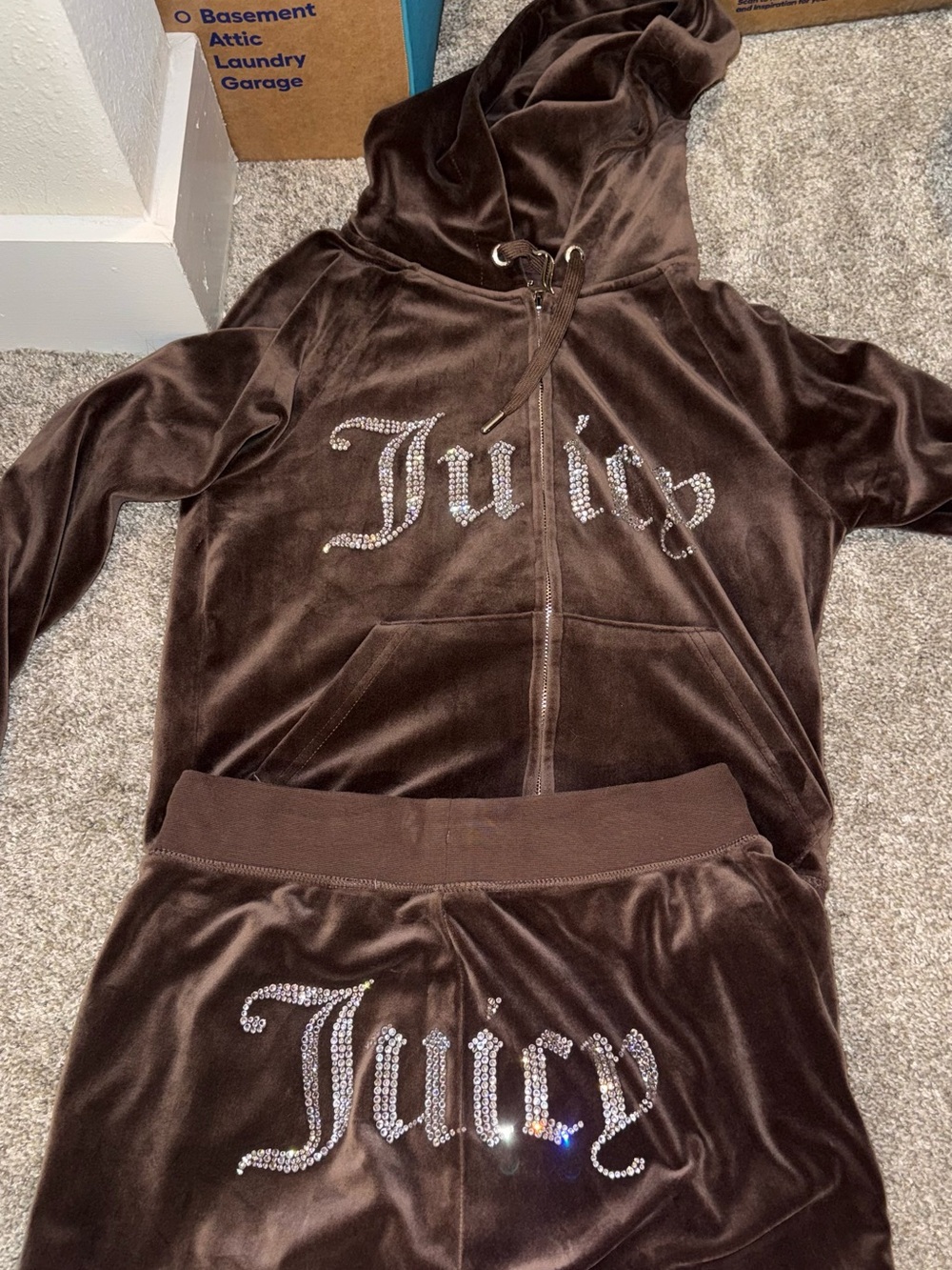 Juicy Couture Brown Velour tracksuit size small 🧸